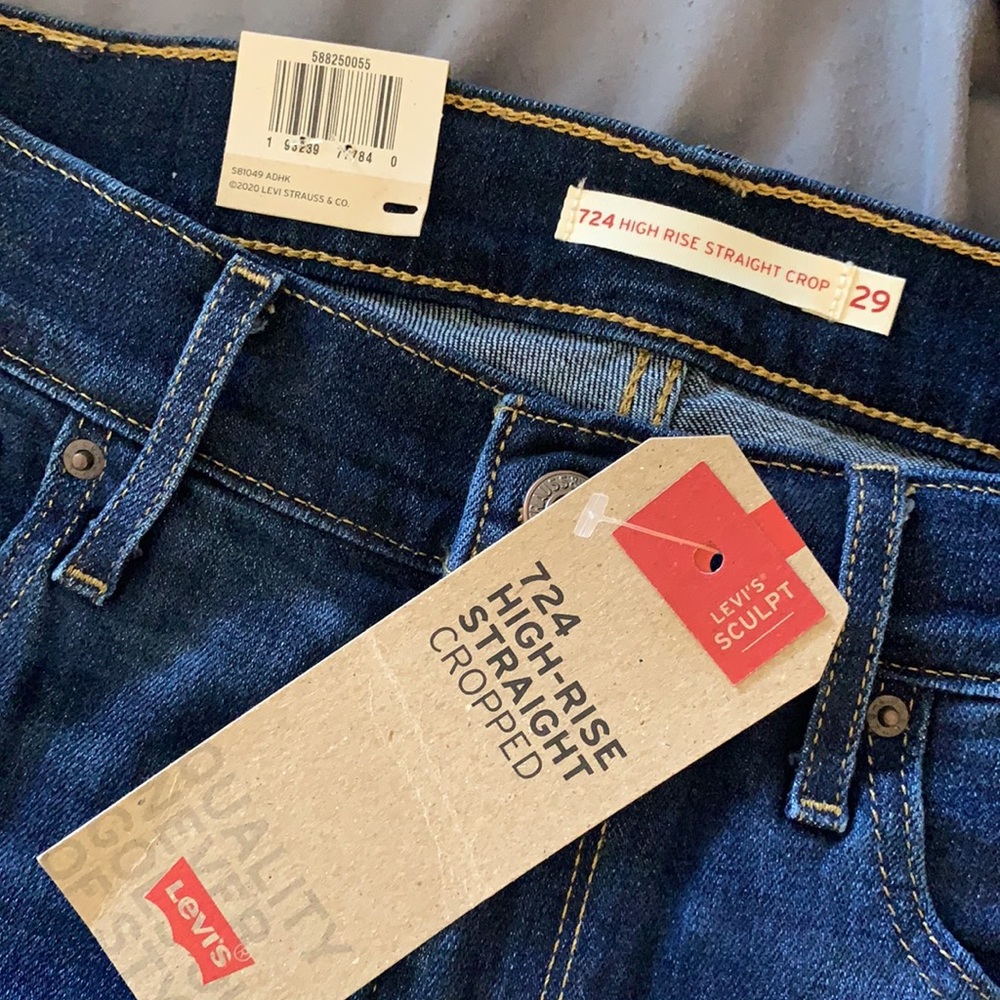 Cropped High Rise Levi’s Jeans - Picture 5 of 7